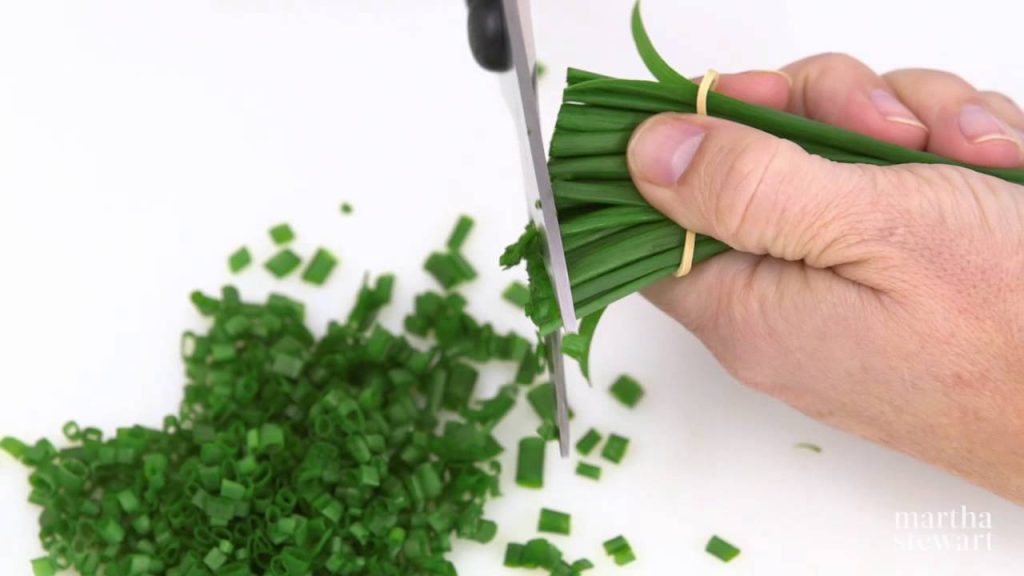 Chives vs Green Onions vs Scallions