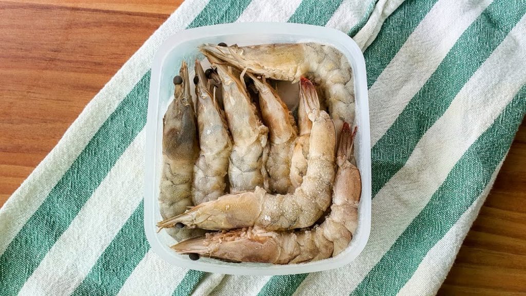 How to Peel And Devein Shrimp (3 Easy Methods & Tips)