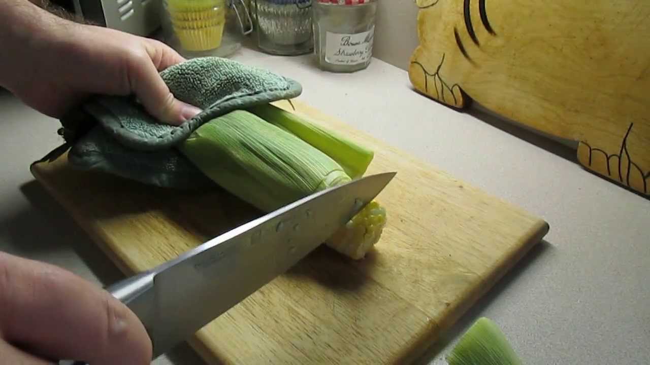 How To Microwave Corn On The Cob (Fast, Simple & Easy)